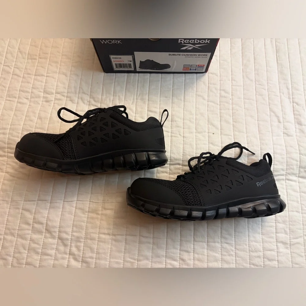 Reebok lace up